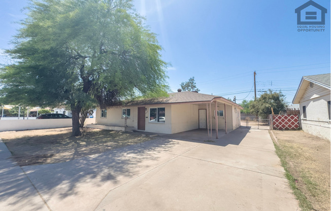 4Bed/2Bath House at Glendale Ave/19th Ave! Ready for Immediate Move-In! – RV GATE! NO HOA!