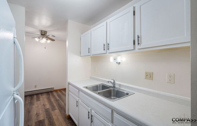 2 beds, 1.5 baths, 884 sqft, $1,275, Unit 102