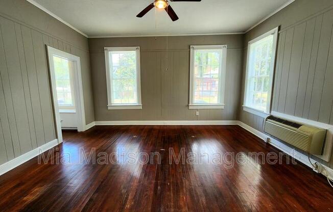 1413 E 42 ST