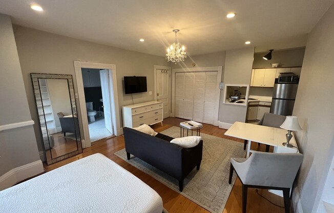 391 Commonwealth Ave.