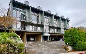 Queen Anne Townhome-Style Condo