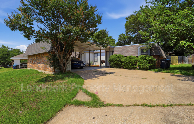 6811 TRL LK DR