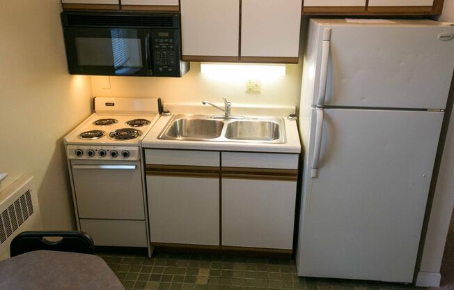 Studio, 1 bath, $940