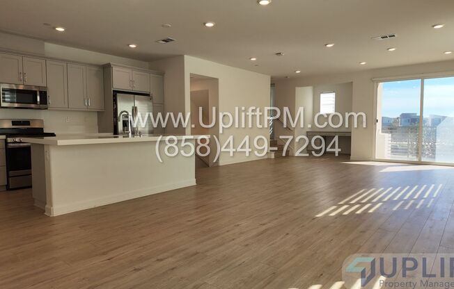 4 Bed 3.5 Bath Townhome in Chula Vista w/ Washer/Dryer and 2-Car Garage