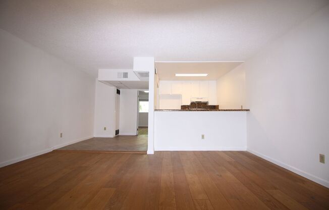 1 bed, 1 bath, $1,800, Unit 5