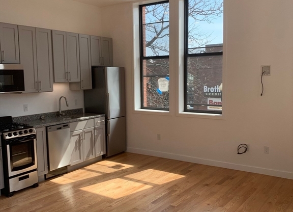 2 beds, 1 bath, $2,250, Unit 303