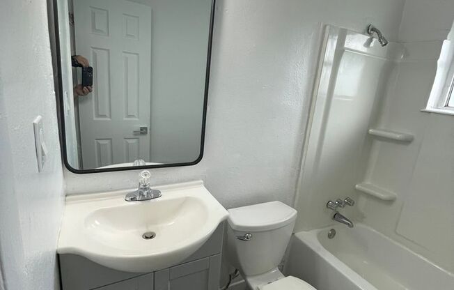 Ocala - 2 Bedroom, 1 Bath Duplex!