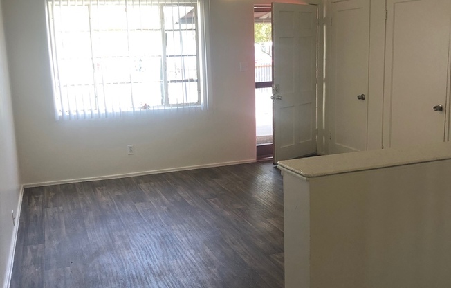 Studio, 1 bath, 380 sqft, $832, Unit 413