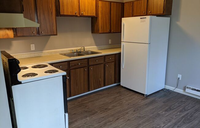 2 beds, 1 bath, 900 sqft, $895