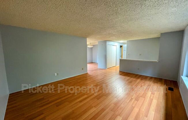 3100 ARMSTRONG LN NE