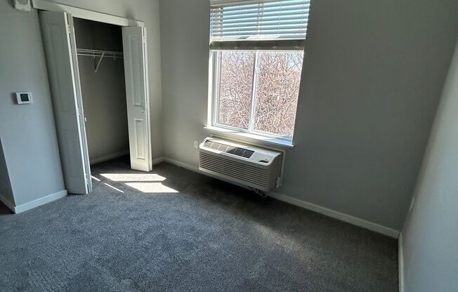 2 beds, 1 bath, 708 sqft, $1,677, Unit 1935412