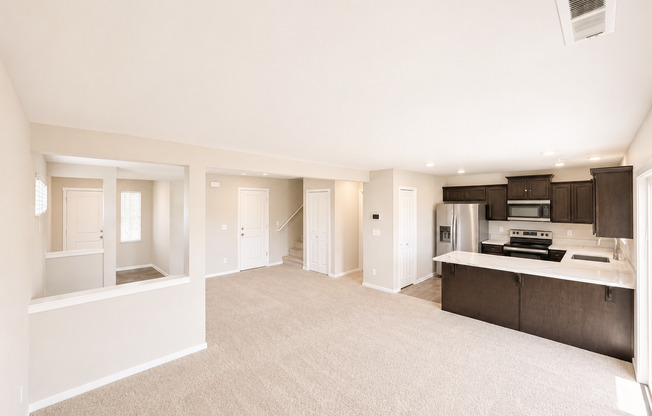 Puyallup - Beautiful 4 bedroom, 2.5 bath home! Available Now!
