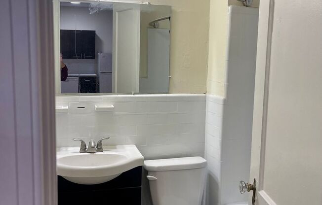 Studio, 1 bath, 380 sqft, $1,060, Unit 1E