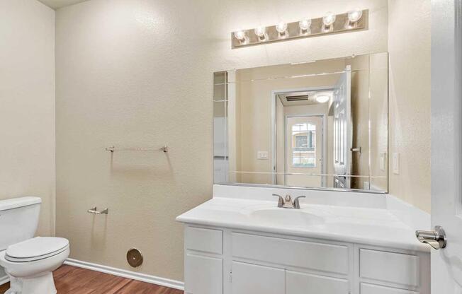 1 bed, 1 bath, 866 sqft, $2,455