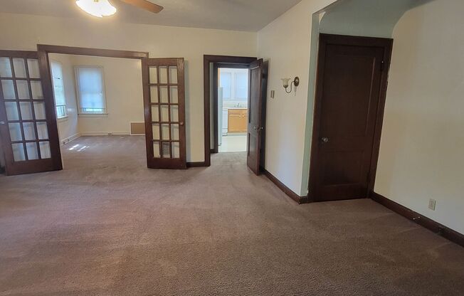 1 bed, 1 bath, $900, Unit A