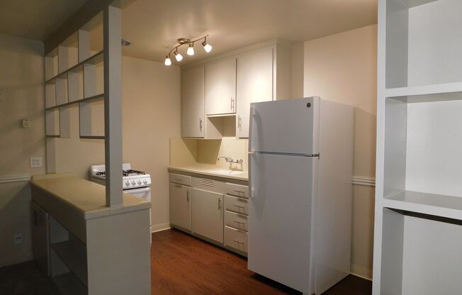 1 bed, 1 bath, $1,500, Unit 15