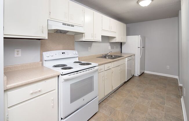 2 beds, 2 baths, 911 sqft, $1,100