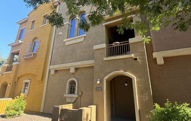 beautiful 2 bed, 2.5 bath condominium in the elegant Via De Cielo gated community in Chandler!