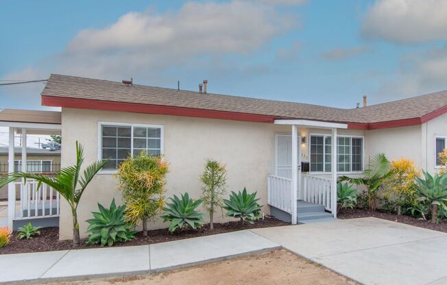 **REDUCED DEPOSIT** Refreshed 2 Bed/1 Bath Single Family Home in the Mount Hope Neighborhood
