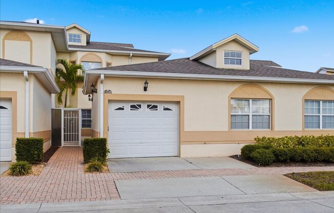 Townhouse In Magnolia Pointe Gated Community