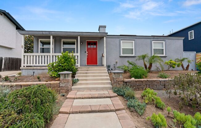 Crown Point 4Bed 3Bath (2 Primary suites) Drive way Parking, Garage, Private fenced lot, walk to Bay