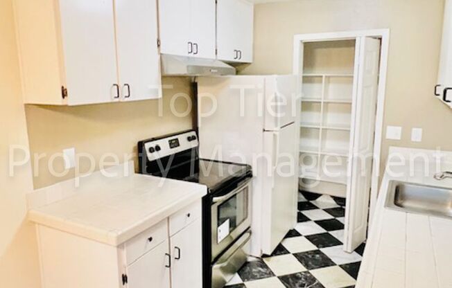 2 beds, 1 bath, $2,195, Unit # 368