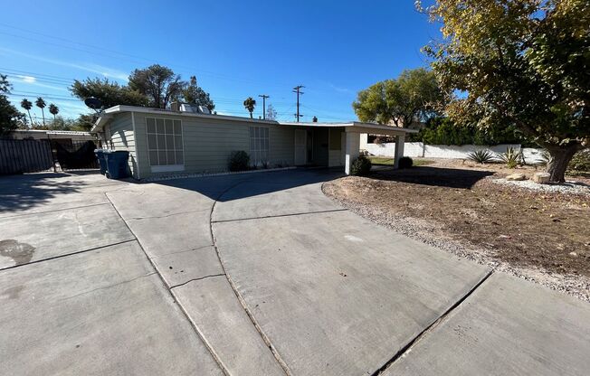 ADORABLE 4 BEDROOM 1.5 BATHROOM SINGLE STORY HOME WITH A OPEN FLOOR PLAN