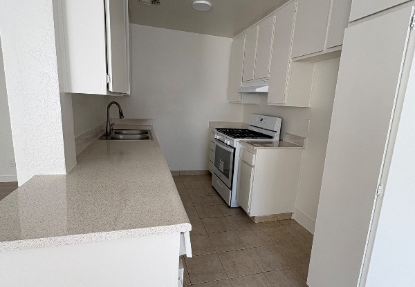 6925 Haskell Ave 211