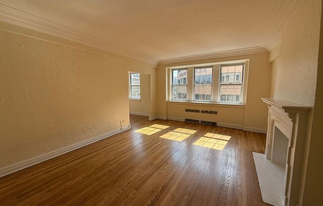 2 beds, 2 baths, 1,303 sqft, $2,200, Unit New King Edward  401