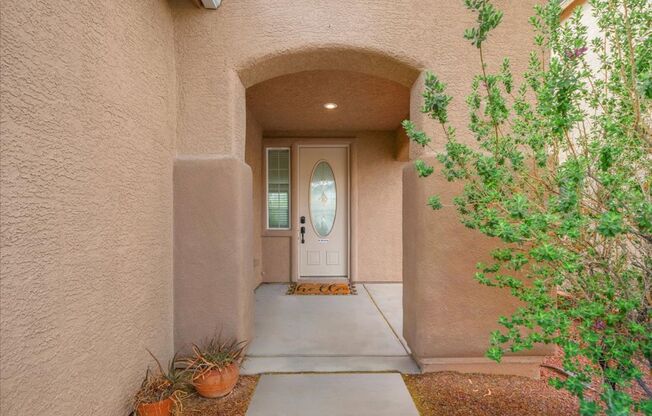 3 Bd, 3 Bth Amazing Oasis with New Paint