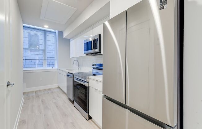 1 bed, 1 bath, 710 sqft, $1,710, Unit B202