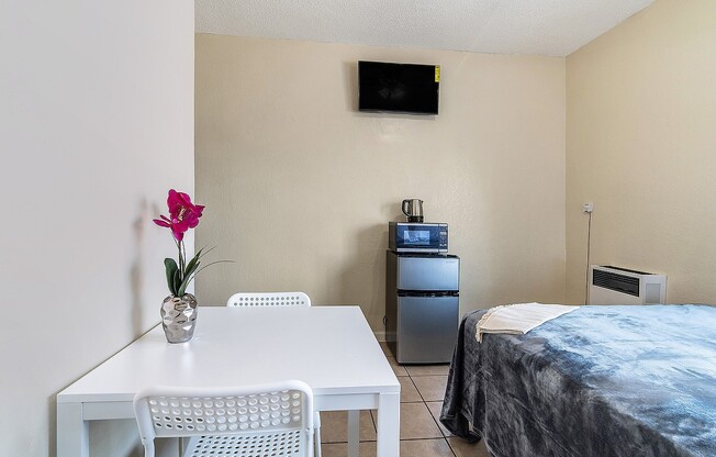 Studio, 1 bath, 164 sqft, $1,395