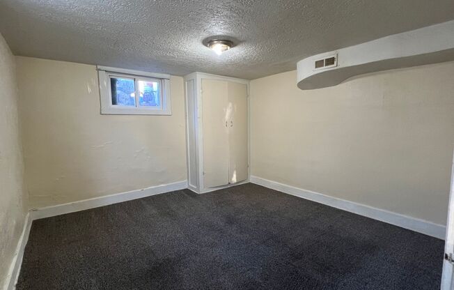 1 bed, 1 bath, $725, Unit 442 N 10th (Downstairs)