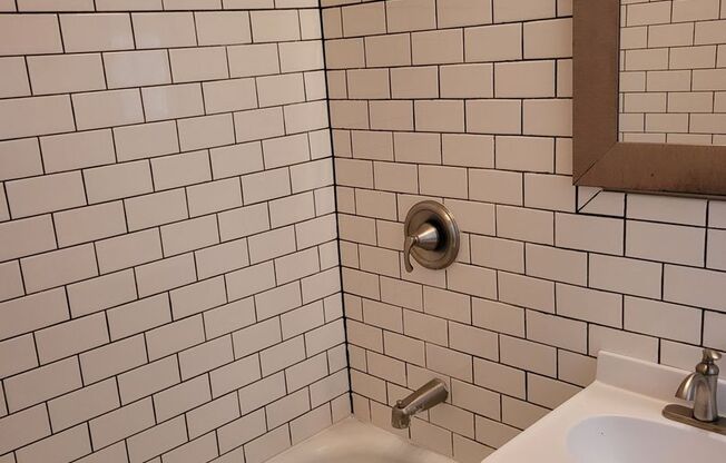1 bed, 1 bath, $995, Unit 302