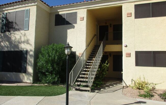 **GREAT 2 BEDROOM/2 BATHROOM CONDO IN THE HEART OF SCOTTSDALE (SCOTTSDALE RD & SHEA BLVD)**