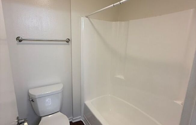 1 bed, 1 bath, 716 sqft, $2,100, Unit F006