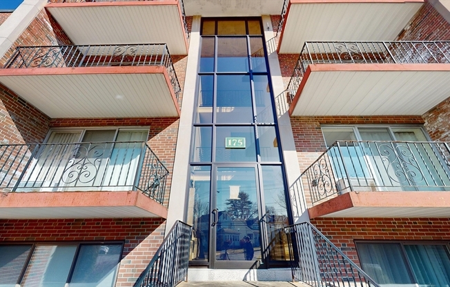 2 beds, 1 bath, 750 sqft, $2,395, Unit 42