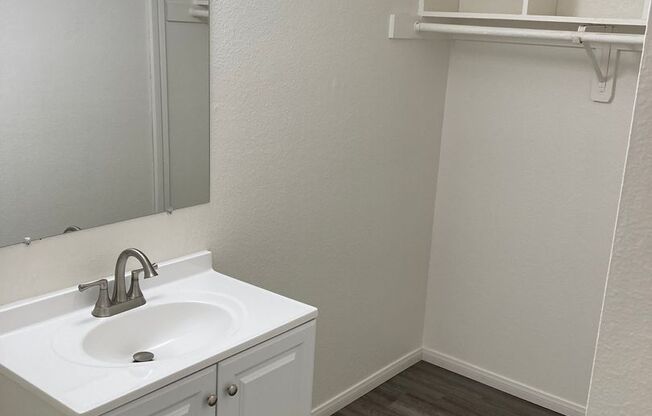 Studio, 1 bath, 500 sqft, $1,275, Unit 213