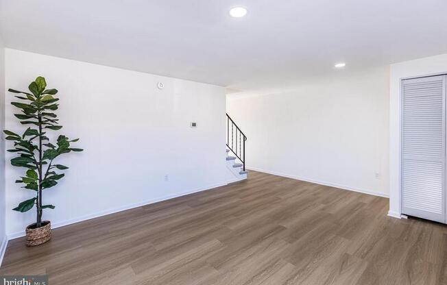 1117 CIR DR