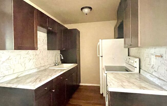 2 beds, 1 bath, 799 sqft, $1,350