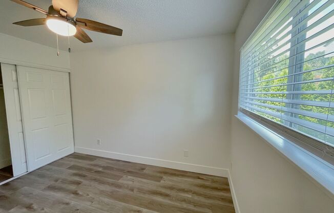 2 beds, 1 bath, 890 sqft, $1,595, Unit 16