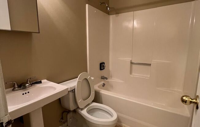 Studio, 1 bath, 405 sqft, $845, Unit 104