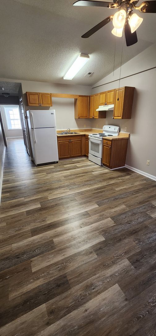 One bedroom, one bathroom apartment available at Taybran Ridge!