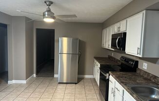 2 beds, 1 bath, $900, Unit 906