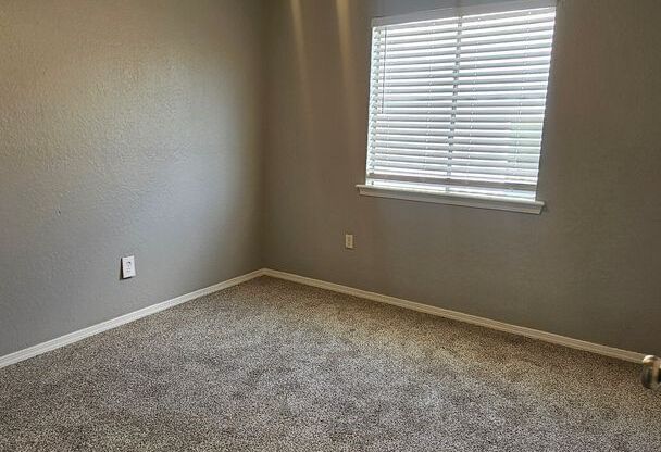 3 beds, 2 baths, 1,200 sqft, $1,400, Unit 519