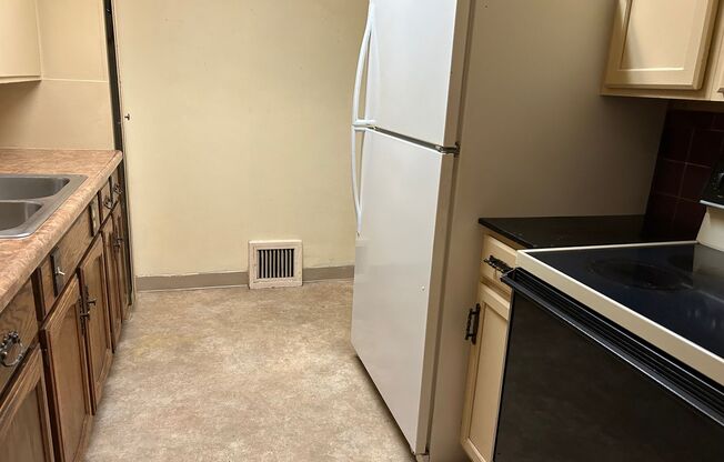 2 beds, 1 bath, $1,050