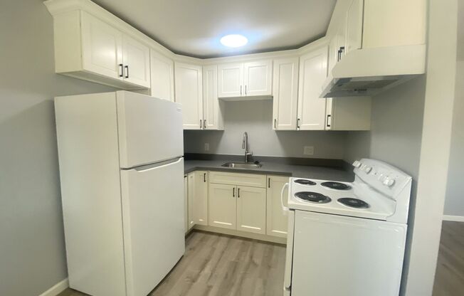 2 beds, 1 bath, 800 sqft, $1,850, Unit O-19