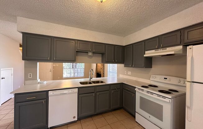 2 beds, 1.5 baths, 900 sqft, $1,795, Unit A