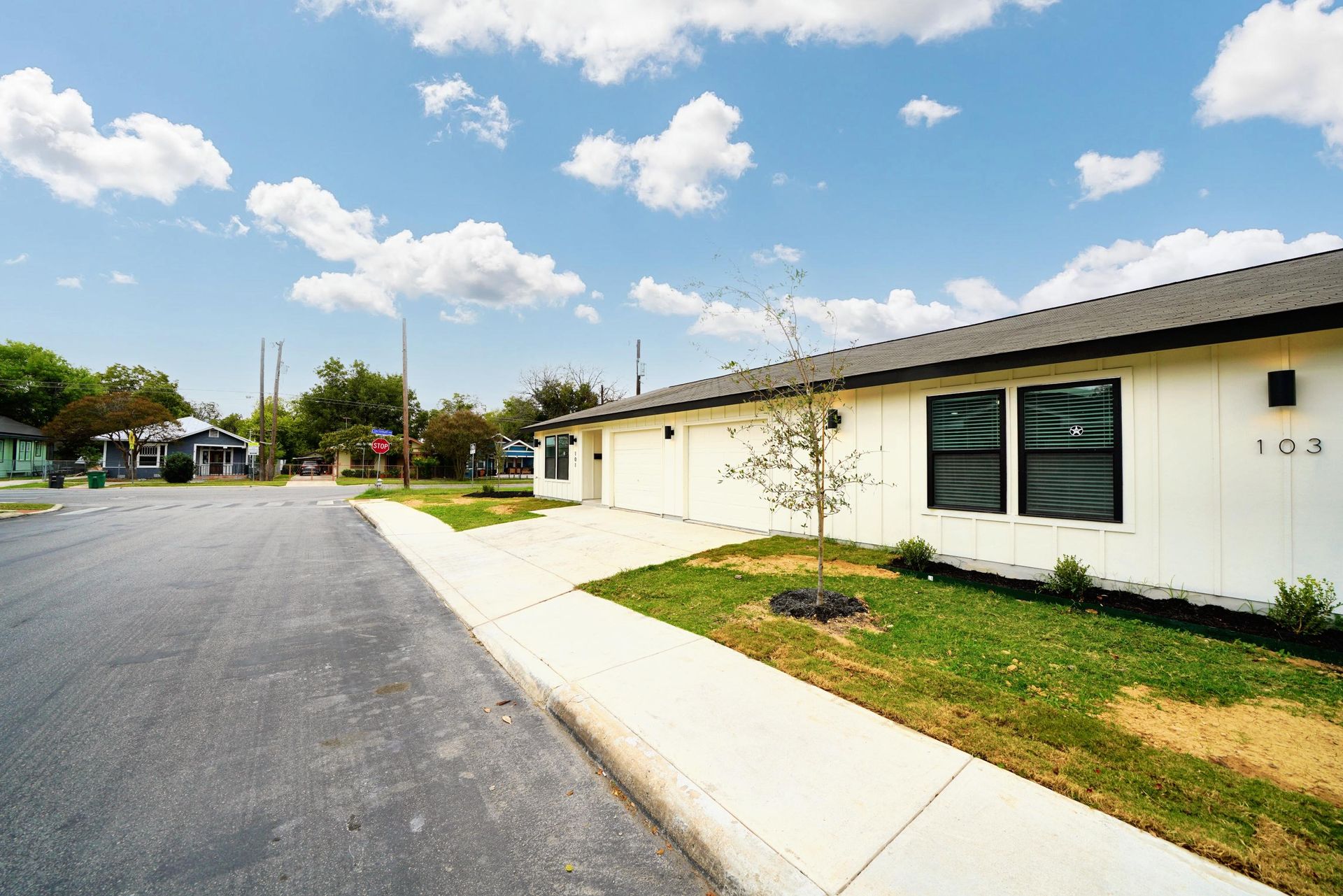 Modern Duplex in Prime San Antonio Location - Realtor Commission: $500