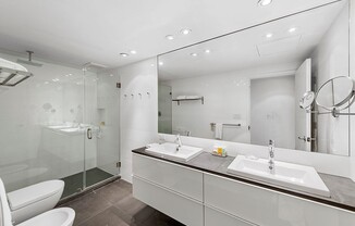 111 E 56 ST